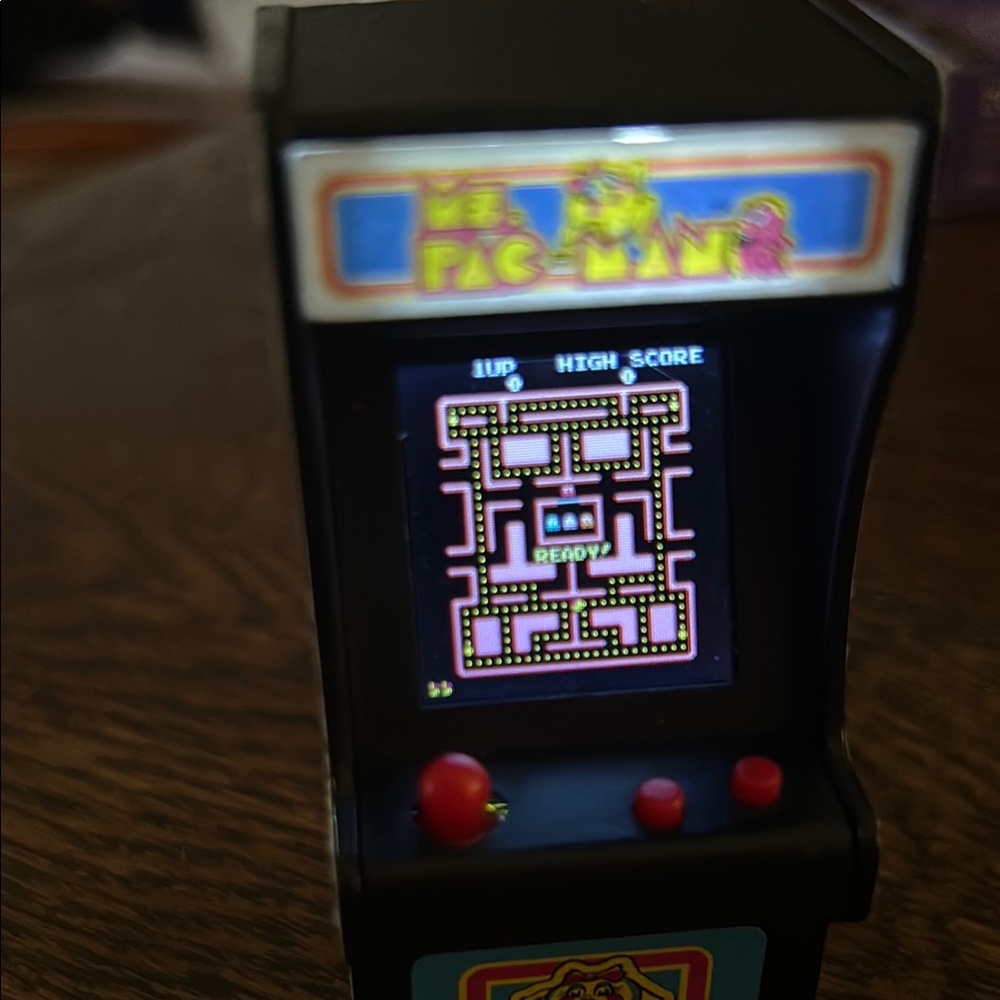 Ms Pac-Man Mini Arcade Console Keychain - Picture 8 of 10